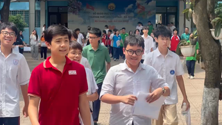 Đề thi vừa sức, nhiều sĩ tử Hà Nội phấn khởi sau ngày thi đầu tiên