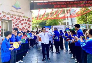 Thí sinh phấn khởi kết thúc ngày đầu tiên kỳ thi vào lớp 10 tại Hà Nội