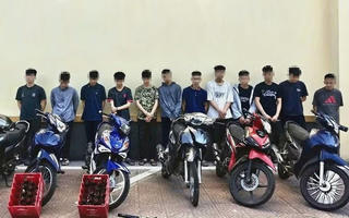 Khởi tố nhóm thanh thiếu niên điều khiển xe máy, mang theo hung khí gây náo loạn đường phố