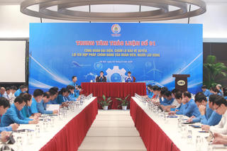 Đổi mới phương thức tham gia xây dựng chính sách, pháp luật để bảo vệ người lao động từ sớm, từ xa