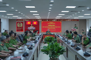 Công an thành phố Huế điều động 45 cán bộ, chiến sĩ đến công tác tại Cục Quản lý xuất nhập cảnh