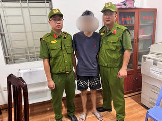 Mang gậy sắt truy đuổi nhau lúc nửa đêm, nhóm thanh niên bị cảnh sát chặn đứng