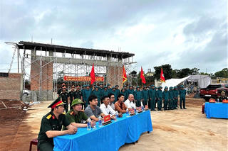 300 cán bộ, chiến sĩ chung tay dựng trường liên cấp vùng biên Quảng Trị