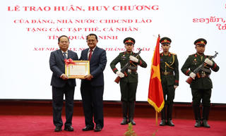 Tỉnh Quảng Ninh đón nhận Huân chương Lao động hạng Nhất tại Lào