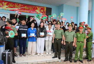 Đón 157 học sinh đặc khu Kiên Hải vào đất liền tham dự kỳ thi tốt nghiệp THPT năm 2026