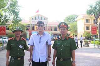 Hai lần gãy chân, nam sinh Quảng Trị quyết không lỡ kỳ thi tốt nghiệp THPT