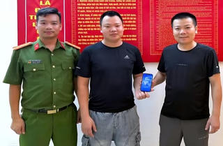 Hỗ trợ người dân nhận lại 300 triệu đồng chuyển khoản nhầm
