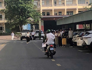 Công an phường Thủy Nguyên (Hải Phòng) kịp thời hỗ trợ thí sinh đến điểm thi đúng giờ