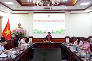 Thứ trưởng Đặng Hoàng Oanh làm việc về kết quả bước đầu Tổng rà soát văn bản thuộc lĩnh vực quản lý Nhà nước của Bộ Tư pháp