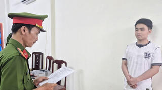 Điểm tin Pháp luật 12/06: Nhân viên cửa hàng chiếm đoạt 84 điện thoại để chơi tiền ảo và đánh bạc Điểm tin Pháp luật 12/06: Nhân viên cửa hàng chiếm đoạt 84 điện thoại để chơi tiền ảo và đánh bạc