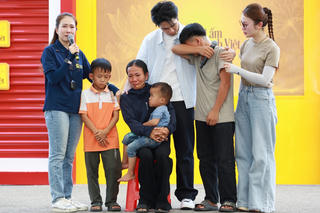 Câu chuyện về những đứa trẻ không dám ước mơ khiến các nghệ sĩ lặng người khi tham gia Mái ấm gia đình Việt tại Nghệ An