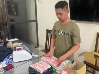 Khởi tố chủ tàu cá vận chuyển trái phép hơn 47 vạn Nhân dân tệ qua biên giới