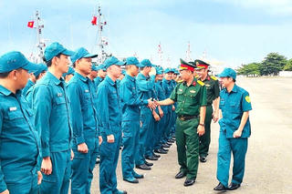 Bộ CHQS tỉnh Quảng Trị kiểm tra, động viên Hải đội dân quân thường trực tham gia huấn luyện trên biển
