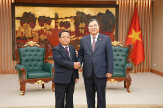 Phó Thủ tướng Thường trực Phạm Gia Túc tiếp Phó Thủ tướng, Bộ trưởng Tư pháp Lào
