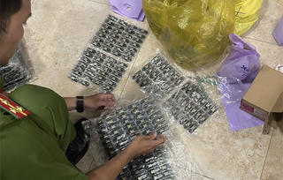 Khởi tố 5 đối tượng mua bán hơn 1.780 đầu thuốc lá điện tử chứa ma túy etomidate