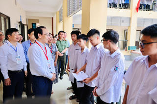 Chấm thi Ngữ văn bằng Rubric: Có hết cảnh “chấm lỏng, chấm chặt”?