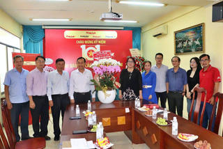 Đoàn công tác Thành ủy TP Hồ Chí Minh thăm, chúc mừng Báo Pháp luật Việt Nam nhân Ngày Báo chí cách mạng Việt Nam