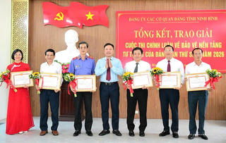 Ninh Bình trao giải cuộc thi chính luận bảo vệ nền tảng tư tưởng của Đảng lần thứ VI năm 2026