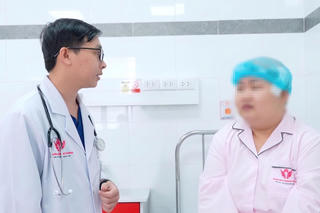 Khối u não chiếm gần 1/4 hộp sọ cô gái 26 tuổi 