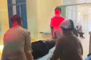 Cảnh sát giao thông Lâm Đồng cứu giúp 2 người nghi đột quỵ