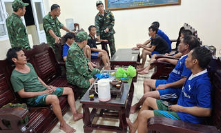 Cứu hộ thành công 9 ngư dân gặp nạn trong đêm trên vùng biển đặc khu Cô Tô