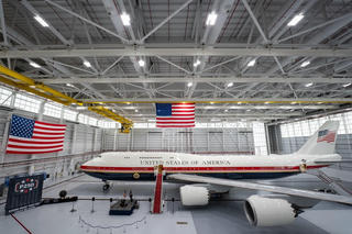 Tổng thống Trump ra mắt chuyên cơ Không lực Một mới do Qatar tặng
