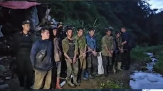 'Đột kích' lán rừng trong đêm, khống chế 20 đối tượng dương tính ma túy