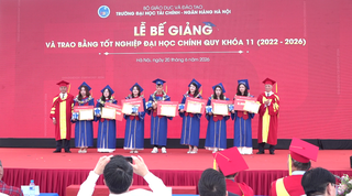 FBU trao bằng cho hơn 1.400 tân cử nhân, mở rộng cánh cửa việc làm ngay ngày tốt nghiệp 