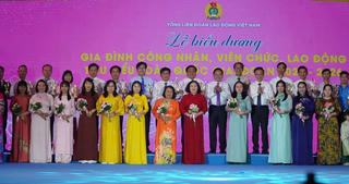 Biểu dương 95 gia đình công nhân, viên chức, lao động tiêu biểu toàn quốc