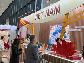 Chuẩn bị Khai mạc Gian trưng bày Việt Nam tại Diễn đàn pháp lý quốc tế Saint Petersburg lần thứ XIV