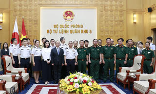 Đoàn sĩ quan Nhật Bản thăm, chào xã giao Bộ Tư lệnh Quân khu 5