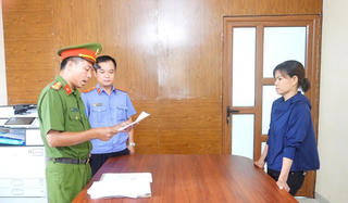 Xịt nước làm bị thương bà bán rau, bà bán cá bị khởi tố