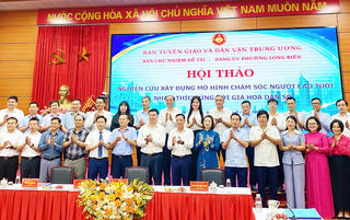 Đổi mới công tác chăm sóc người cao tuổi thích ứng với già hóa dân số