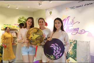 Đặc sản Huế chính thức hiện diện ở 'phố hàng hiệu' thủ đô