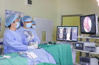 Chủ quan đau lưng, tê chân: Nam sinh 23 tuổi phát hiện thoát vị đĩa đệm