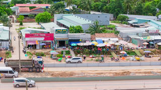 Dự án nghìn tỷ phục vụ APEC và những 'hàng xóm' còn tạm bợ