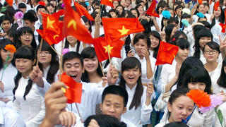 Thanh niên - trung tâm của chính sách thích ứng dân số 