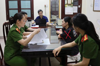 Khởi tố vụ án sản xuất sữa tắm, dầu gội giả quy mô lớn, thu giữ gần 30.000 sản phẩm