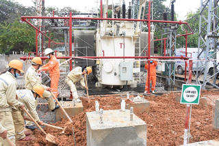 Hà Nội: Cấp bách đẩy nhanh tiến độ các công trình truyền tải, phân phối điện 