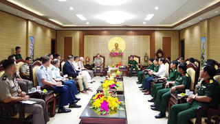 Đoàn Lục quân Hoa Kỳ Thái Bình Dương thăm, chào xã giao Bộ CHQS tỉnh Quảng Trị