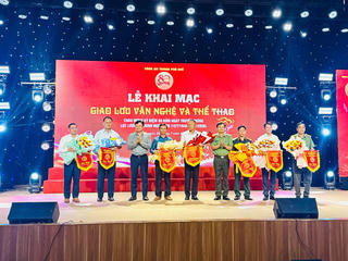 Giao lưu văn nghệ, thể thao thắt chặt tình đoàn kết hữu nghị Việt - Lào