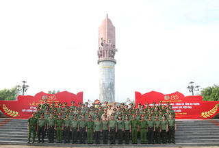 Công an tỉnh An Giang dâng hương tưởng niệm nhân kỷ niệm 80 năm Ngày truyền thống lực lượng An ninh nhân dân
