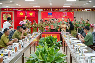 Công an TP Huế và Công an hai tỉnh Salavan, Sê Kông (nước Lào) ký kết hợp tác bảo đảm an ninh, trật tự giai đoạn mới