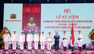 Công an TP Hà Nội vinh dự đón nhận Huân chương Bảo vệ Tổ quốc hạng Nhất