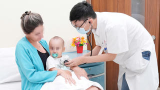 Bệnh nhi người Kazakhstan được cấp cứu thành công sau khi nuốt dị vật nguy hiểm