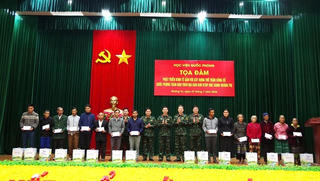 Học viện Quốc phòng tri ân Anh hùng liệt sĩ, tặng quà trị giá hơn 400 triệu đồng tại Quảng Trị
