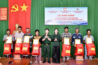 Cần Thơ bàn giao 30 căn nhà Đại đoàn kết cho người nghèo khu vực biên giới biển