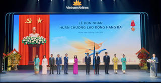 Vietnam Airlines nhận Huân chương Lao động hạng Ba và Bằng khen của Thủ tướng Chính phủ sau những nổ lực tổ chức các chuyến bay đặc biệt