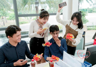 Hơn 5,4 triệu lượt tham gia 'Xé ngay trúng liền': Tiếp tục tìm chủ nhân các giải thưởng lớn Hơn 5,4 triệu lượt tham gia 'Xé ngay trúng liền': Tiếp tục tìm chủ nhân các giải thưởng lớn