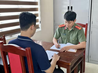 Khởi tố 2 đối tượng đánh bạc trực tuyến và mua số lô, số đề